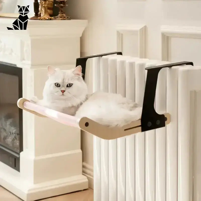 Legowisko na Kaloryfer dla Kota – Ciepło i Wygoda Biały Biały Długowłosy Kot