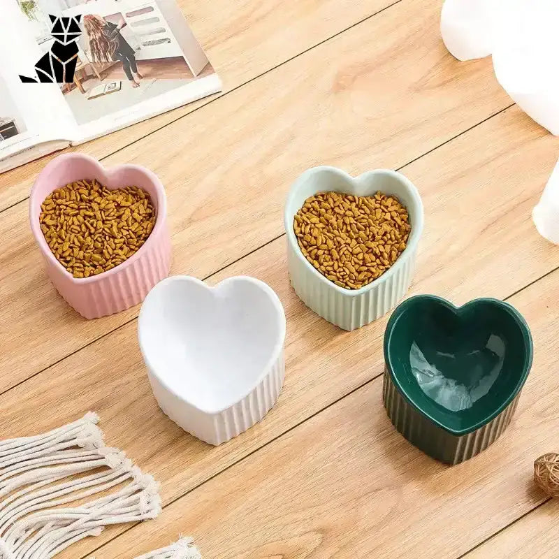 Ceramiczna Miska dla Kota - Stylowa i Funkcjonalna Zestaw Cztery w Kształcie Serca