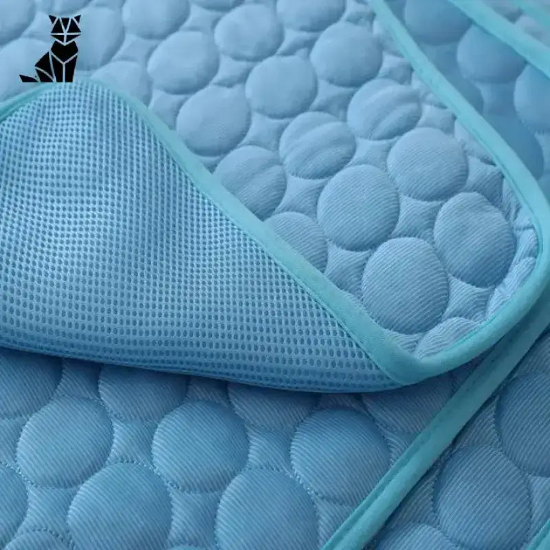 Koc Chłodzący dla Kota na Upalne Dni światło Niebieski Pikowany