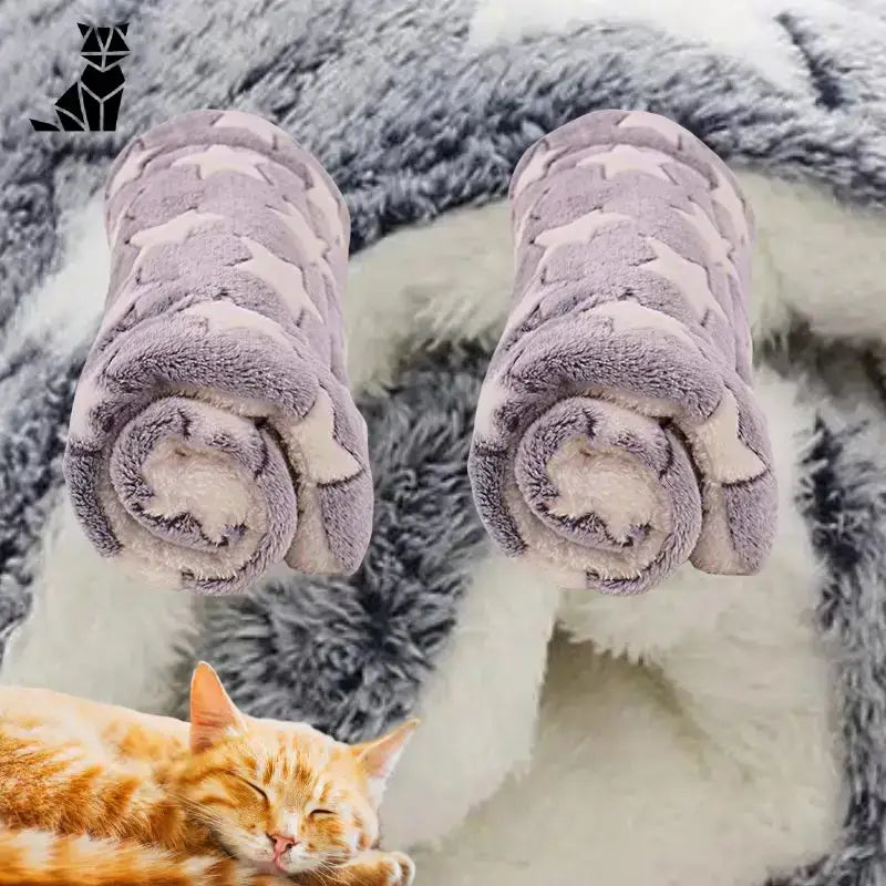 Luksusowy Koc Catscovered™ dla Twojego Kota 2 Koce (-50% na Drugi) Zwinięty Szary z Wzorem Gwiazdy