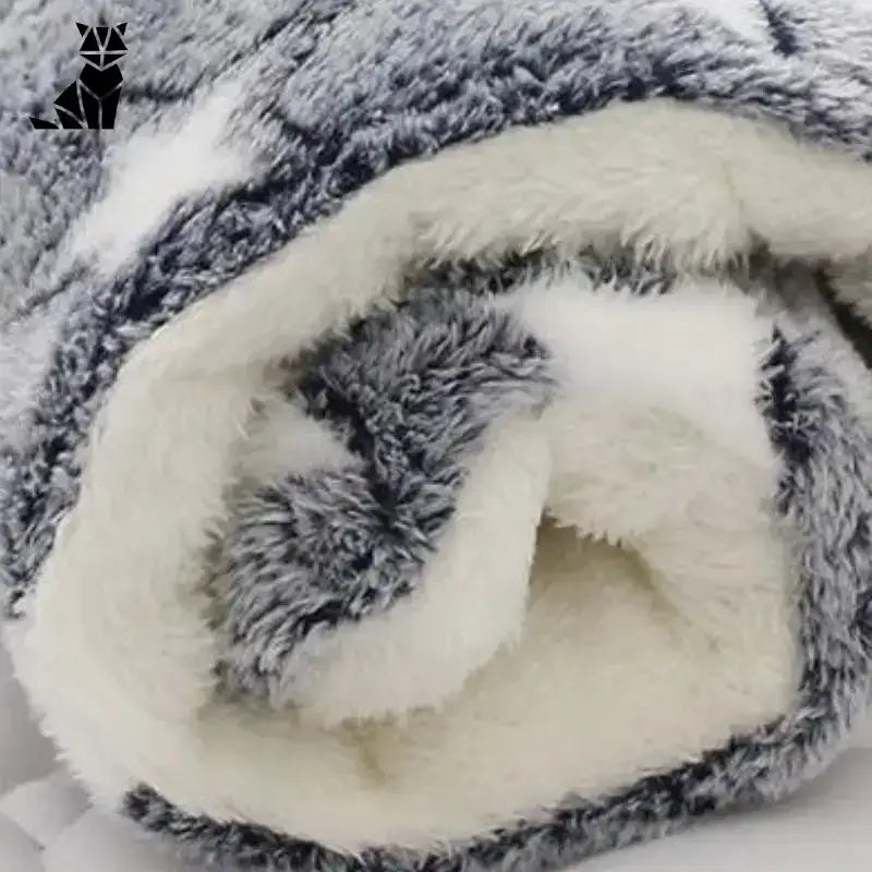 Luksusowy Koc Catscovered™ dla Twojego Kota Zwinięty Puszysty Zwierzak