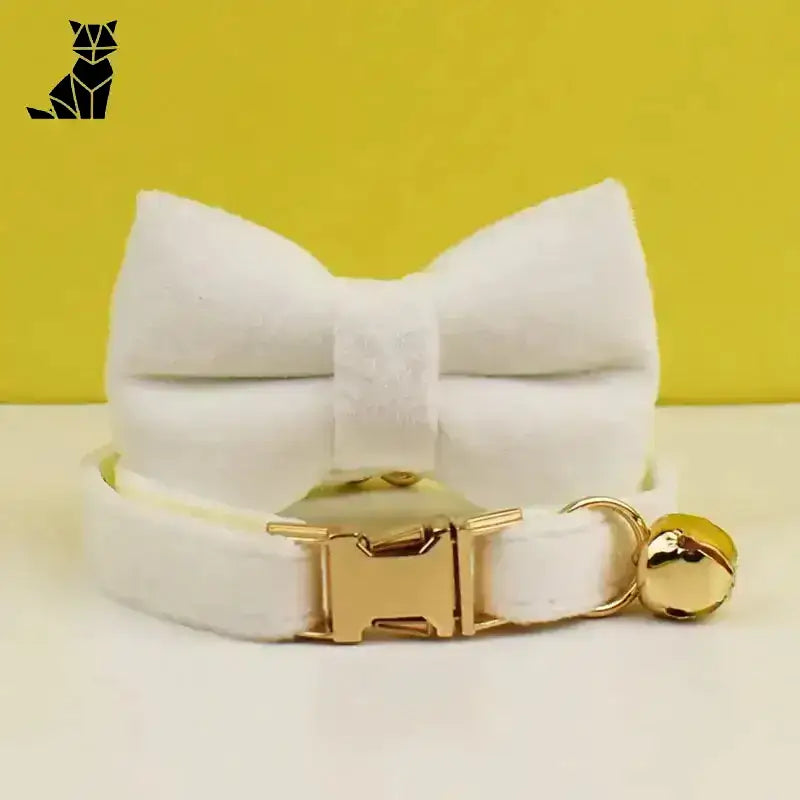 Obroża dla Kota z Imieniem – Styl i Bezpieczeństwo Biała z Muszką / S(16-26 Cm)
