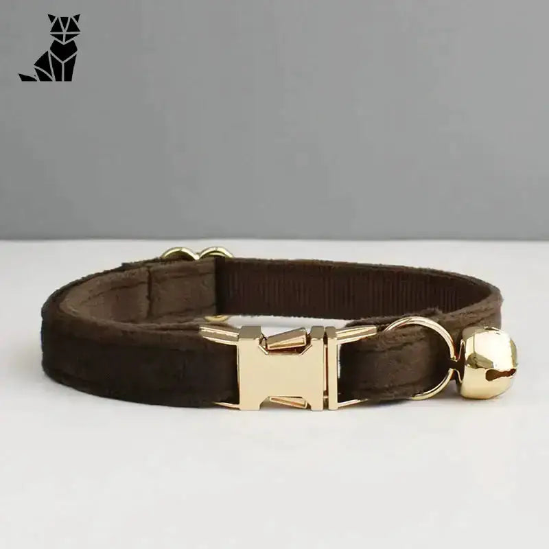Pasek dla Kota Welurowy z Dzwoneczkiem c / s – Obwód Szyi 16–26 Cm Brązowy Zwierzak Kołnierz