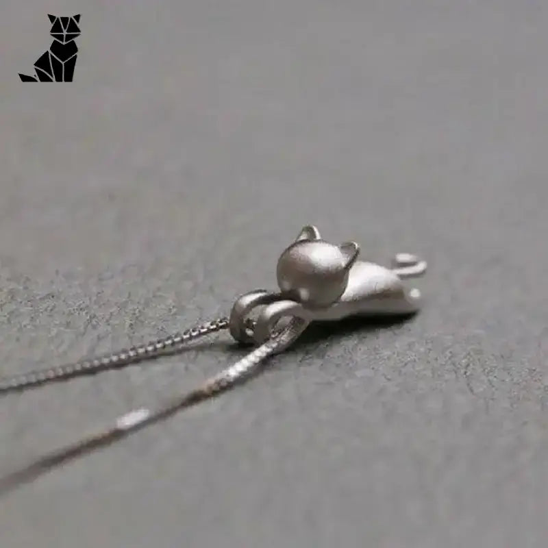 Srebrny Naszyjnik z Kotem - Elegancja na Każdą Okazję Pieniądze
